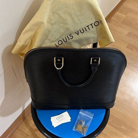 🖤LOUIS VUITTON EPI NOIR ALMA - Picture 3 of 17